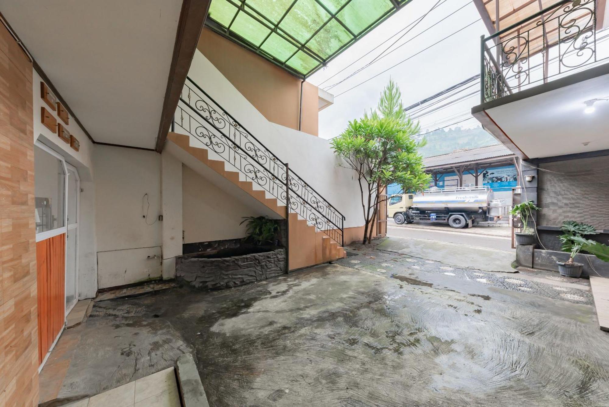 Reddoorz Near Cikole Lembang Exterior foto